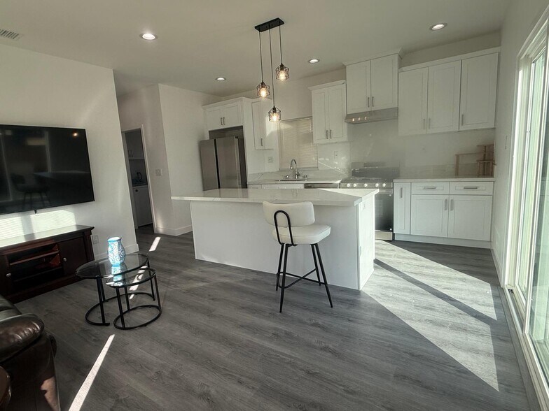 Building Photo - 16655 Markham St