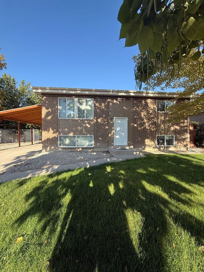 Building Photo - Beautiful four bedroom two bathroom home!