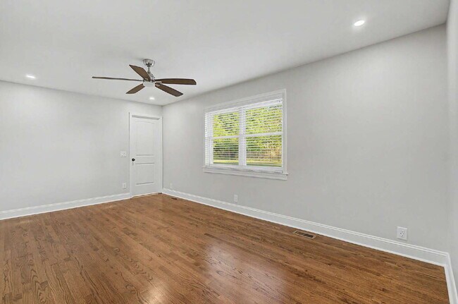 Building Photo - Charming 3-Bed/2.5-Bath Ranch in Durham