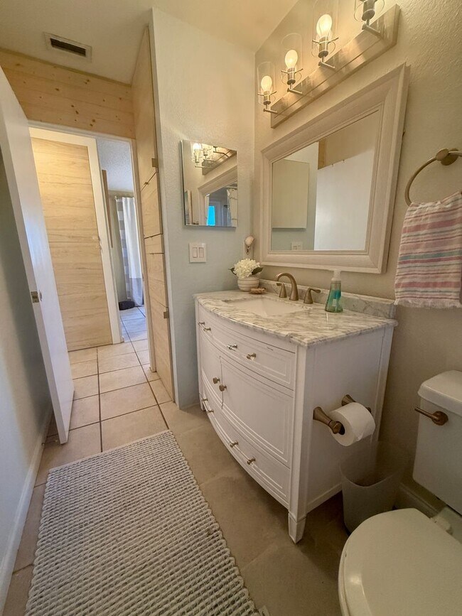 Building Photo - 5840 Tanglewood Dr NE