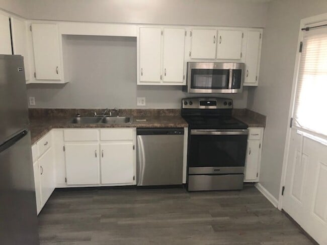 Building Photo - 468a Mobile St