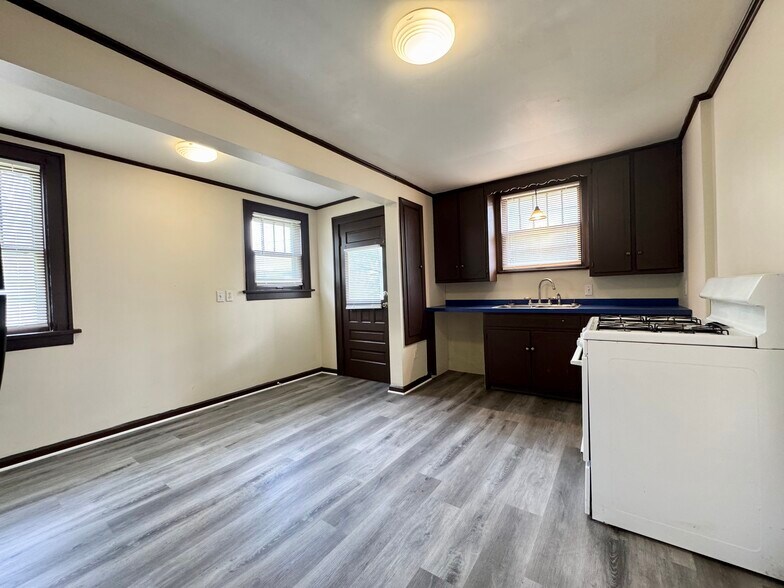 Building Photo - 1301 Woodward Pl NW