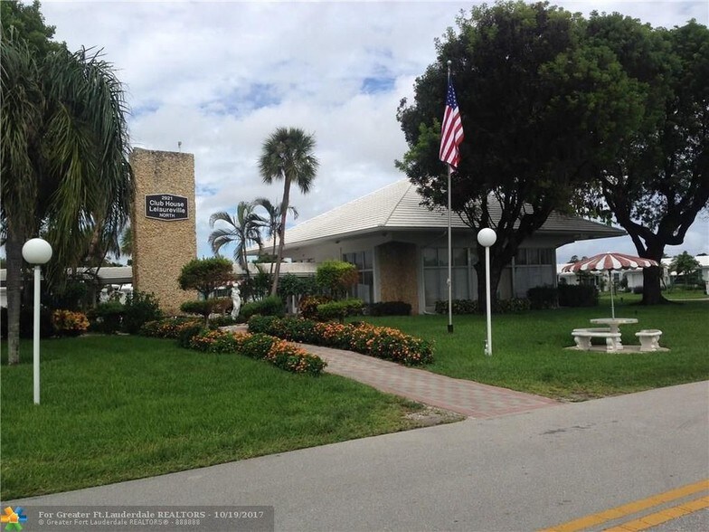 Clubhouse - 2851 E Golf Blvd