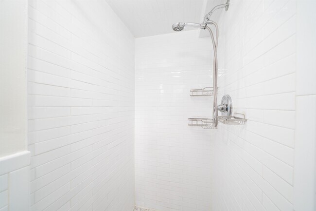 Building Photo - 232 1/2 3rd St