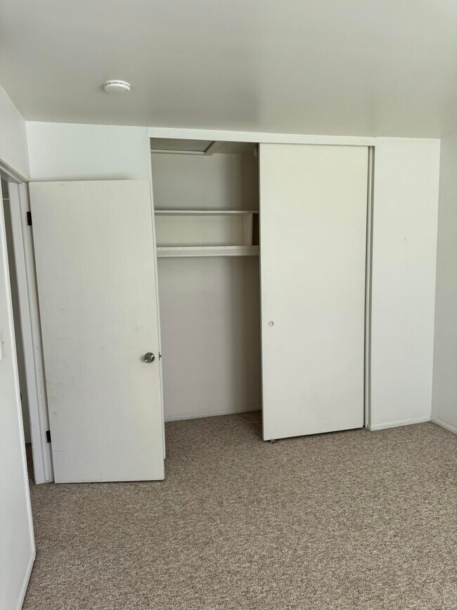 Building Photo - 3200 Bolgos Cir