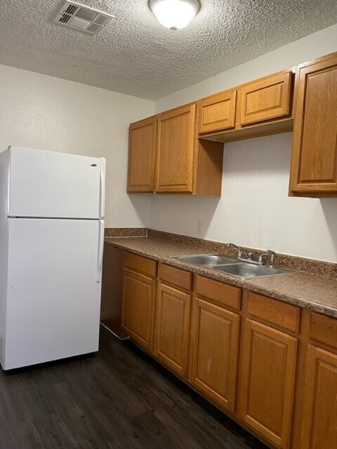 Building Photo - 2100 Daley Street