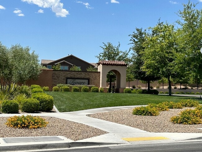 Building Photo - Beautiful Home in the Paseos of Summerlin!