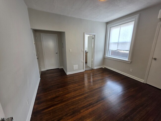 Building Photo - 613 Bloomfield Ave