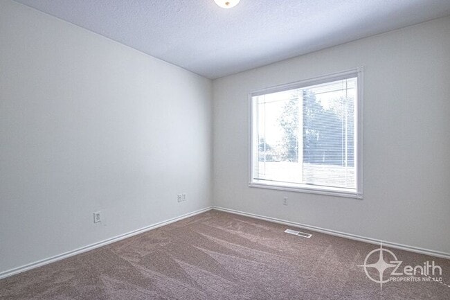 Building Photo - 516 NE 199th St