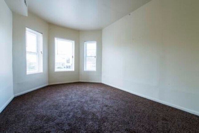 Building Photo - 327-29 S Central Park Chicago, IL 60624