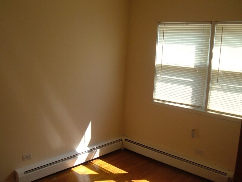 Building Photo - 4249 N Kedvale Ave