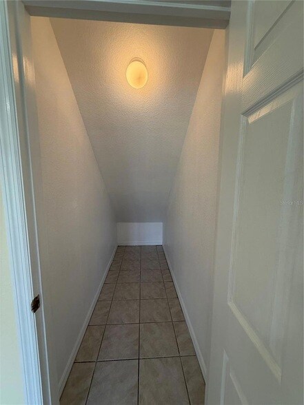 Building Photo - 2212 Garden Lake Dr