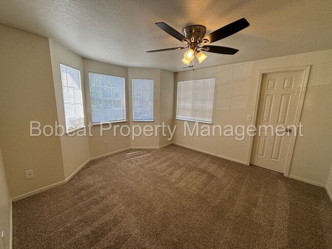 Building Photo - 3958 Village Dr
