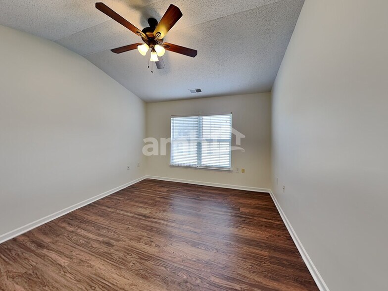 Building Photo - 127 Hampshire Dr