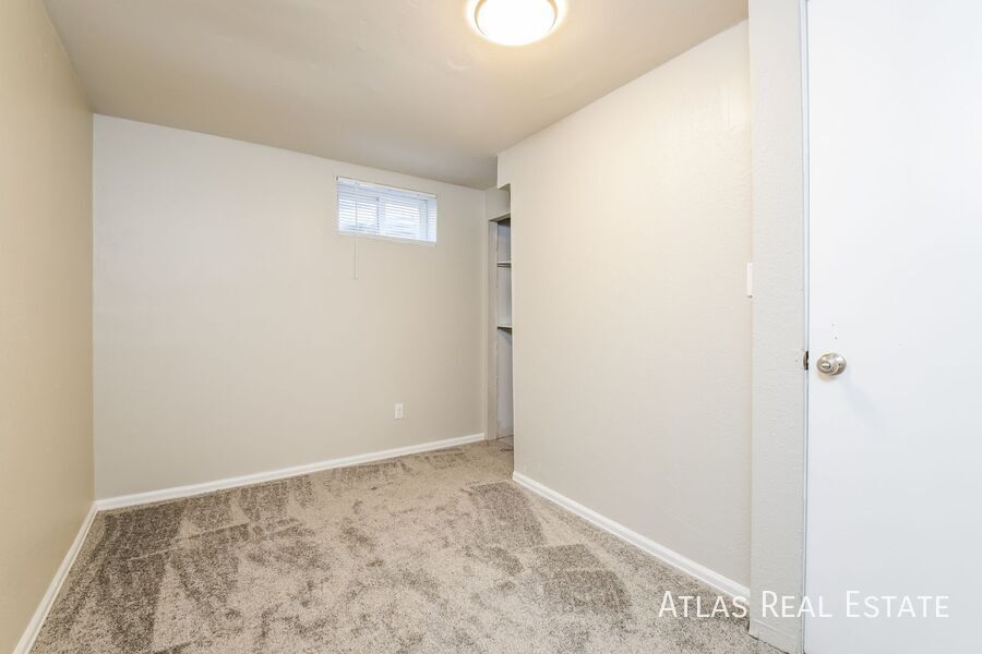 Building Photo - 4030 Kalamath St