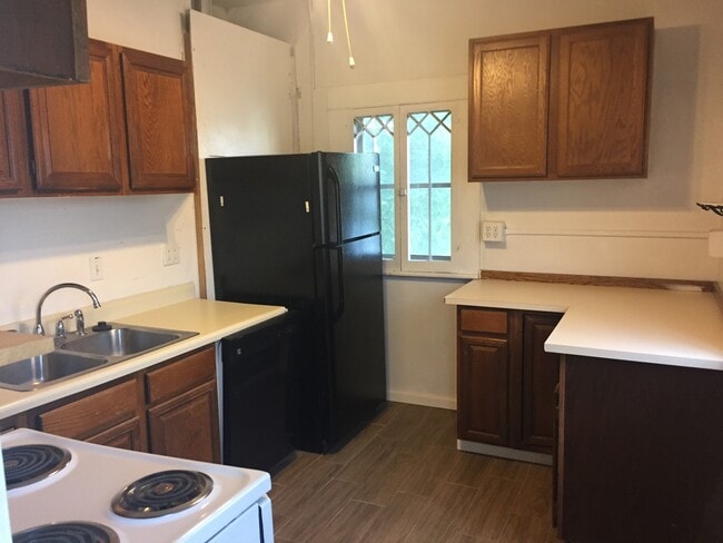 Building Photo - 575 1/2 5th Street