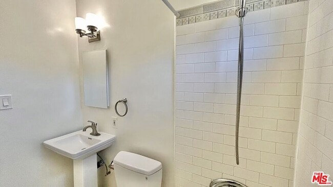 Building Photo - 2334 Keeler St