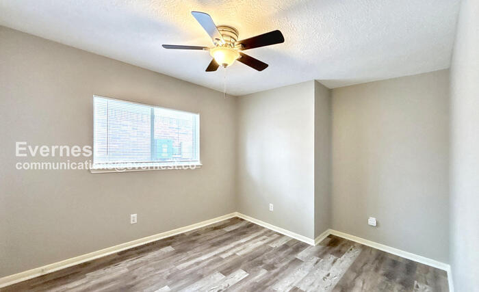 Building Photo - 9926 Goldenglade Dr