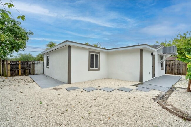 Building Photo - 6044 SW 37th St