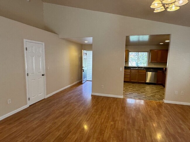 Building Photo - SINGLE LEVEL HOME IN CP/ ON QUIET CULDESAC