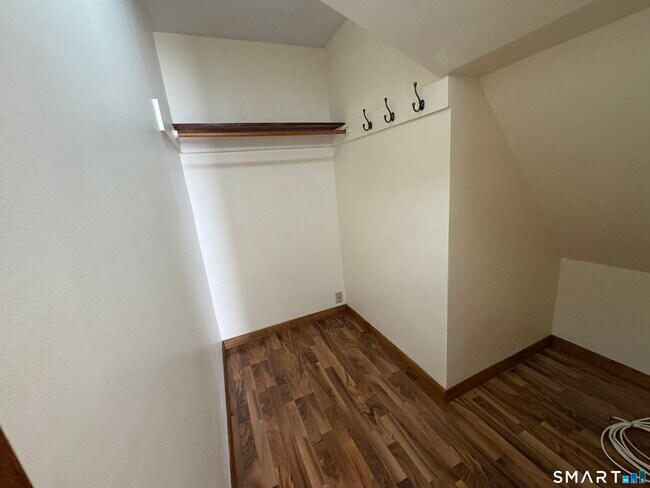 Building Photo - 145 Hoadley St
