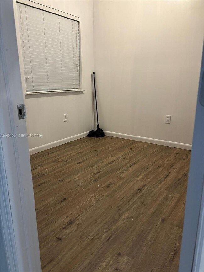 Building Photo - 2907 SE 15th Terrace