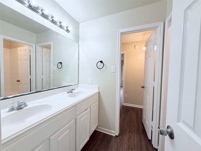 Building Photo - 7403 Bering Landing Dr