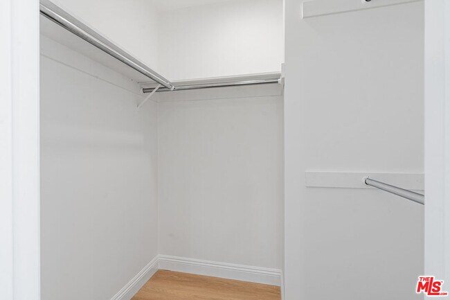 Building Photo - 2541 Stoner Ave