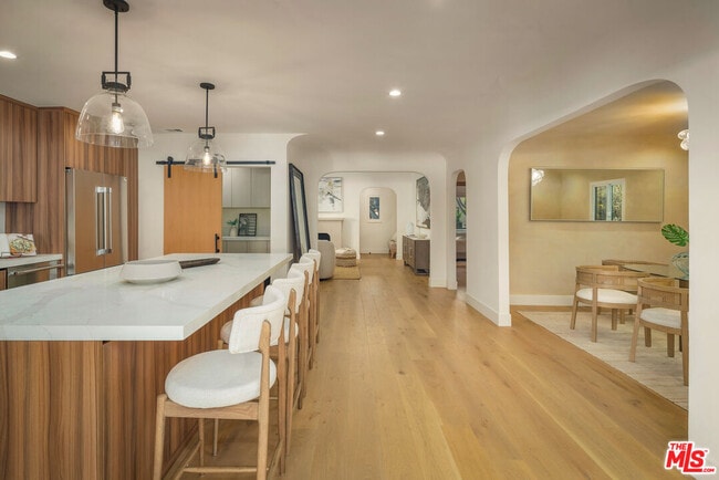 Building Photo - 8817 Ashcroft Ave