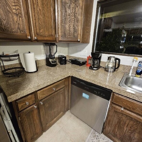 Building Photo - 12370 SW 121st Ave