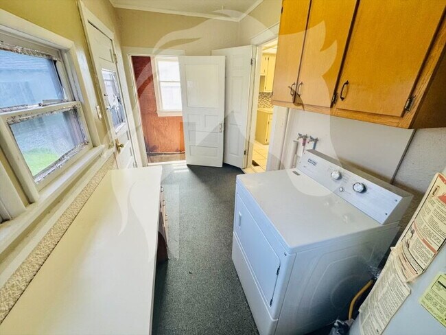 Building Photo - "Charming 2-Bedroom Haven on Main Street"