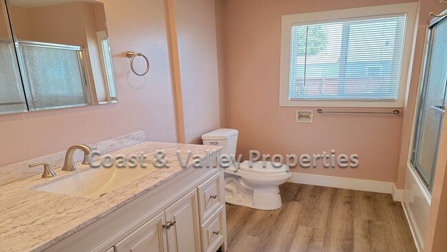 Building Photo - Wonderful South Salinas Home for RENT!!!