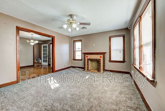 Building Photo - 2213 N Hood St