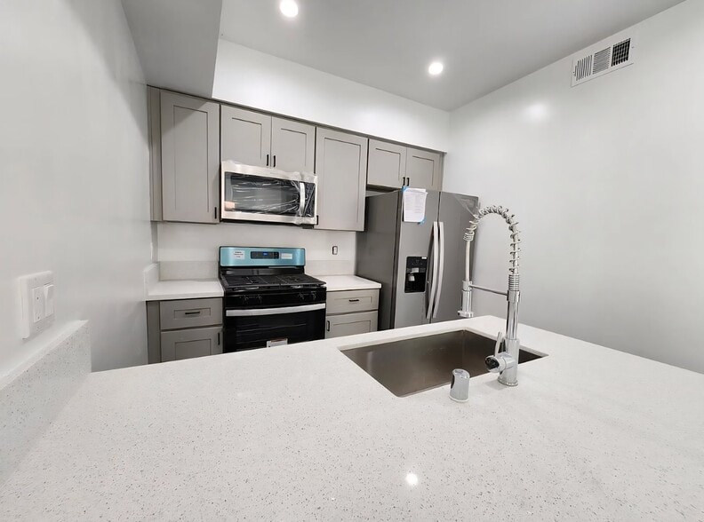 Building Photo - 6513a Florence Pl