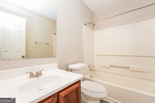 Building Photo - 5591 Spg Hl Bnd