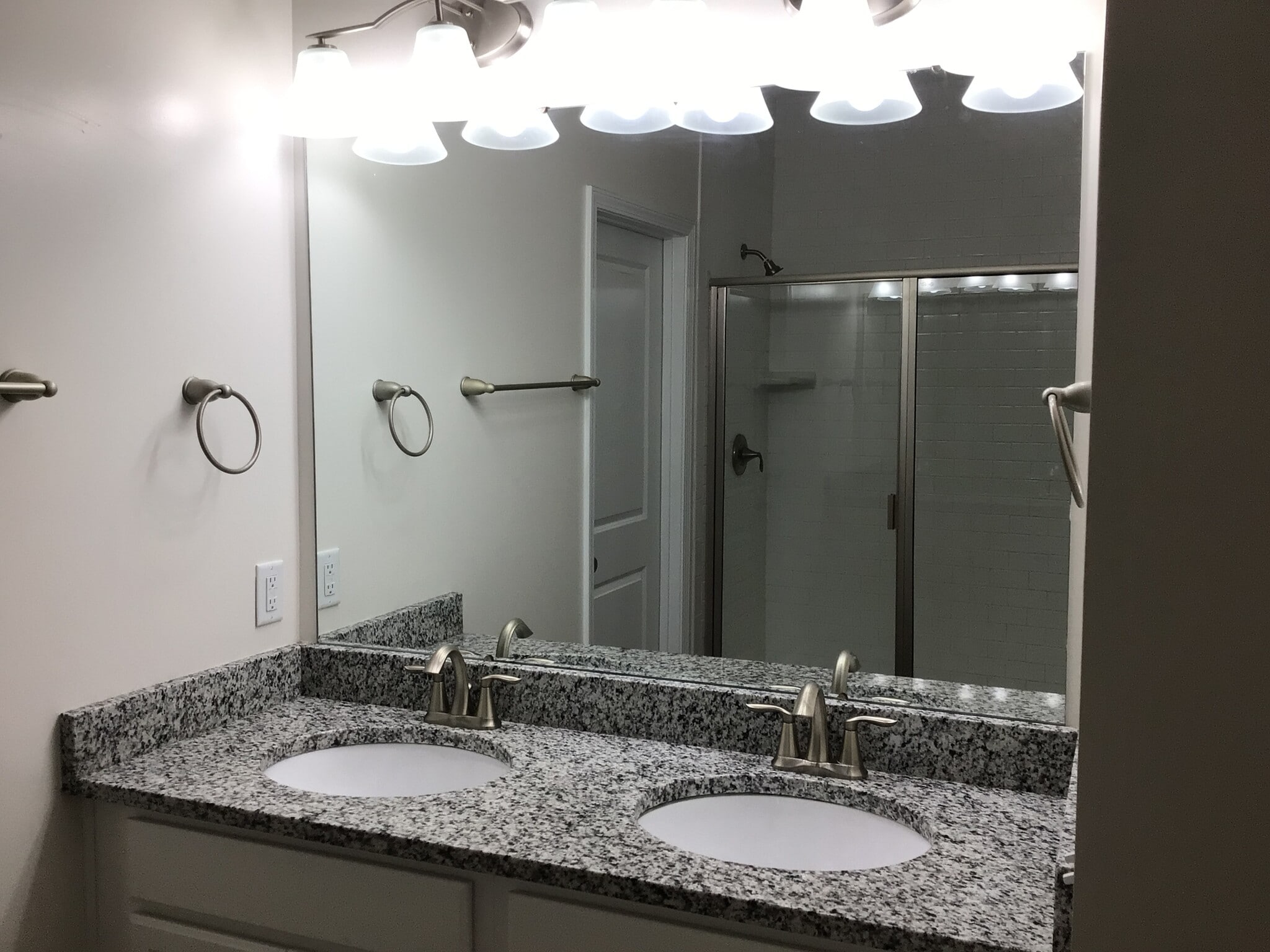 Building Photo - 16 Cherry St