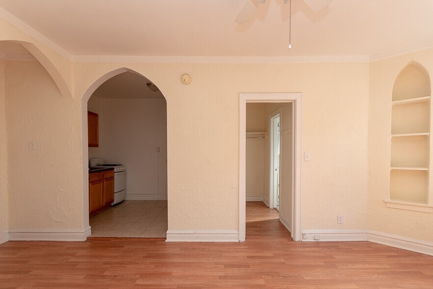 Building Photo - 4834 N Damen Ave
