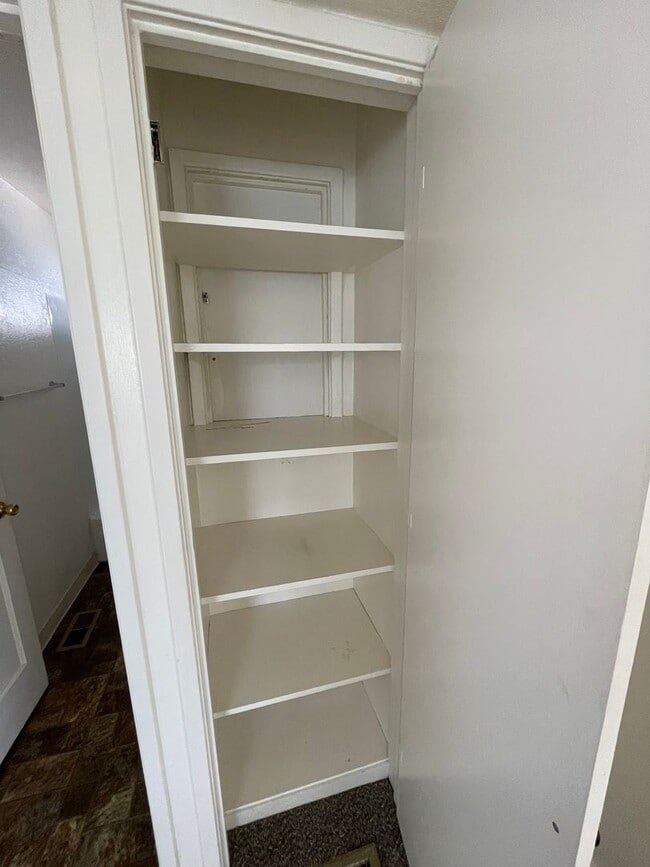 Building Photo - Prime Location! 2-Bed, 1-Bath Apartment with Lake Views and Near Downtown – Move-In Ready!
