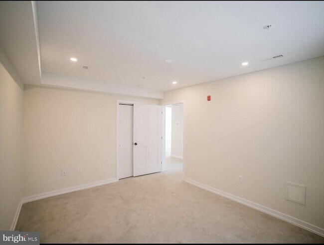 Building Photo - 1331 N Randolph St