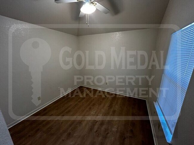 Building Photo - 1805 Diana Ln