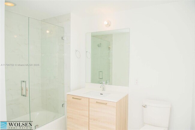 Building Photo - 16385 Biscayne Blvd