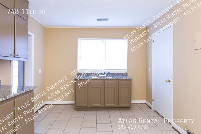 Building Photo - 748 11th St