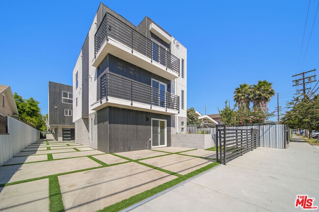 Building Photo - 1055 Wilton Pl