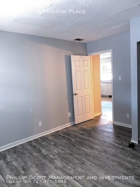 Building Photo - Welcome to Gateway Place Apartments!!