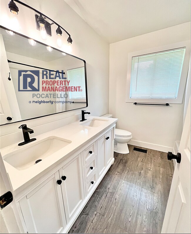 Building Photo - 1921 Monte Vista Dr