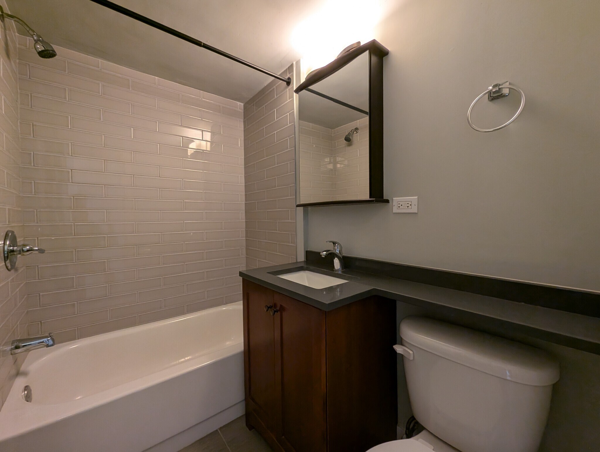 Building Photo - 429 W Wellington Ave