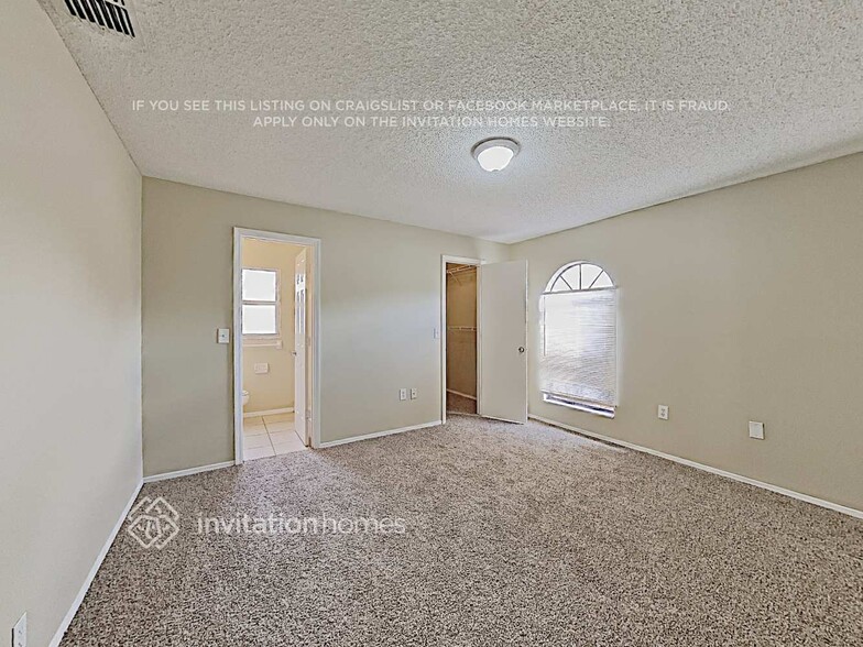 Building Photo - 704 Waterbridge Dr
