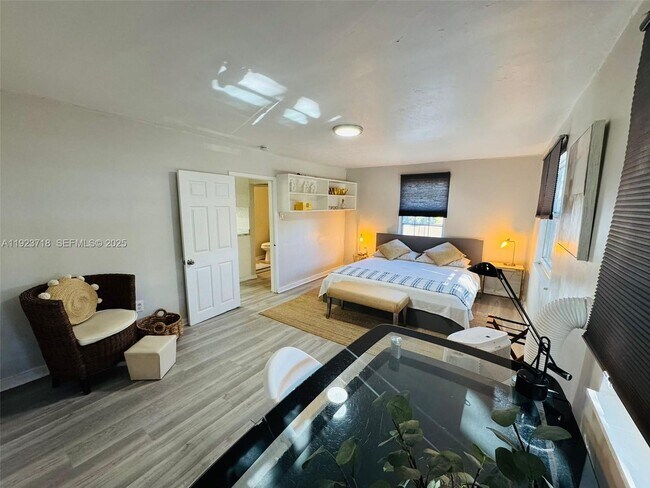 Building Photo - 2205 Roosevelt St