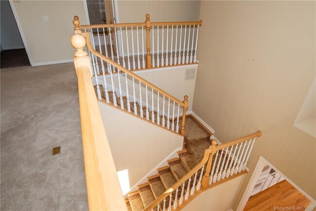 Building Photo - 8 Dogwood Ct