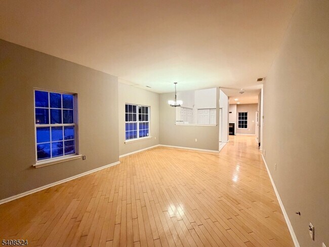 Building Photo - 43 Windsor Dr